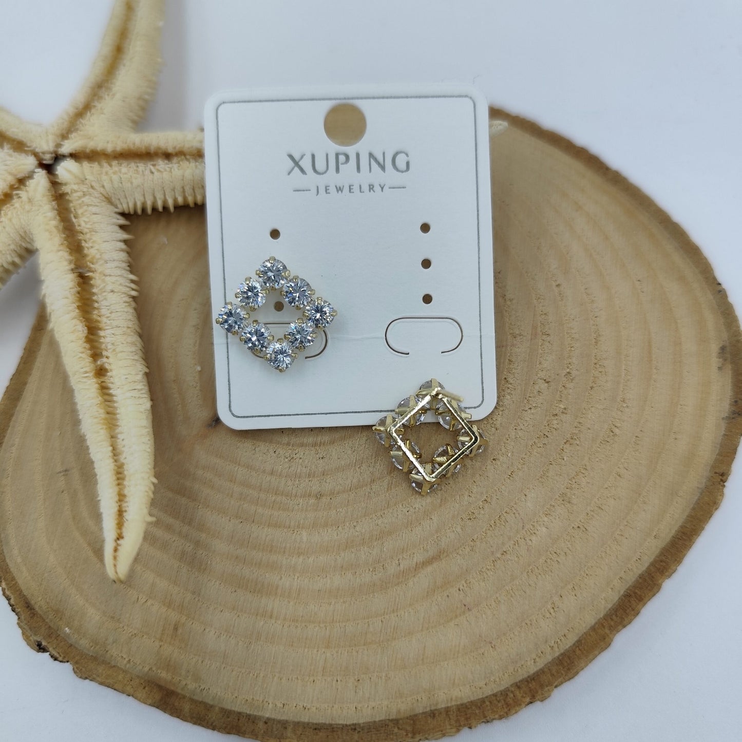 14 K Taş Detaylı Küpe