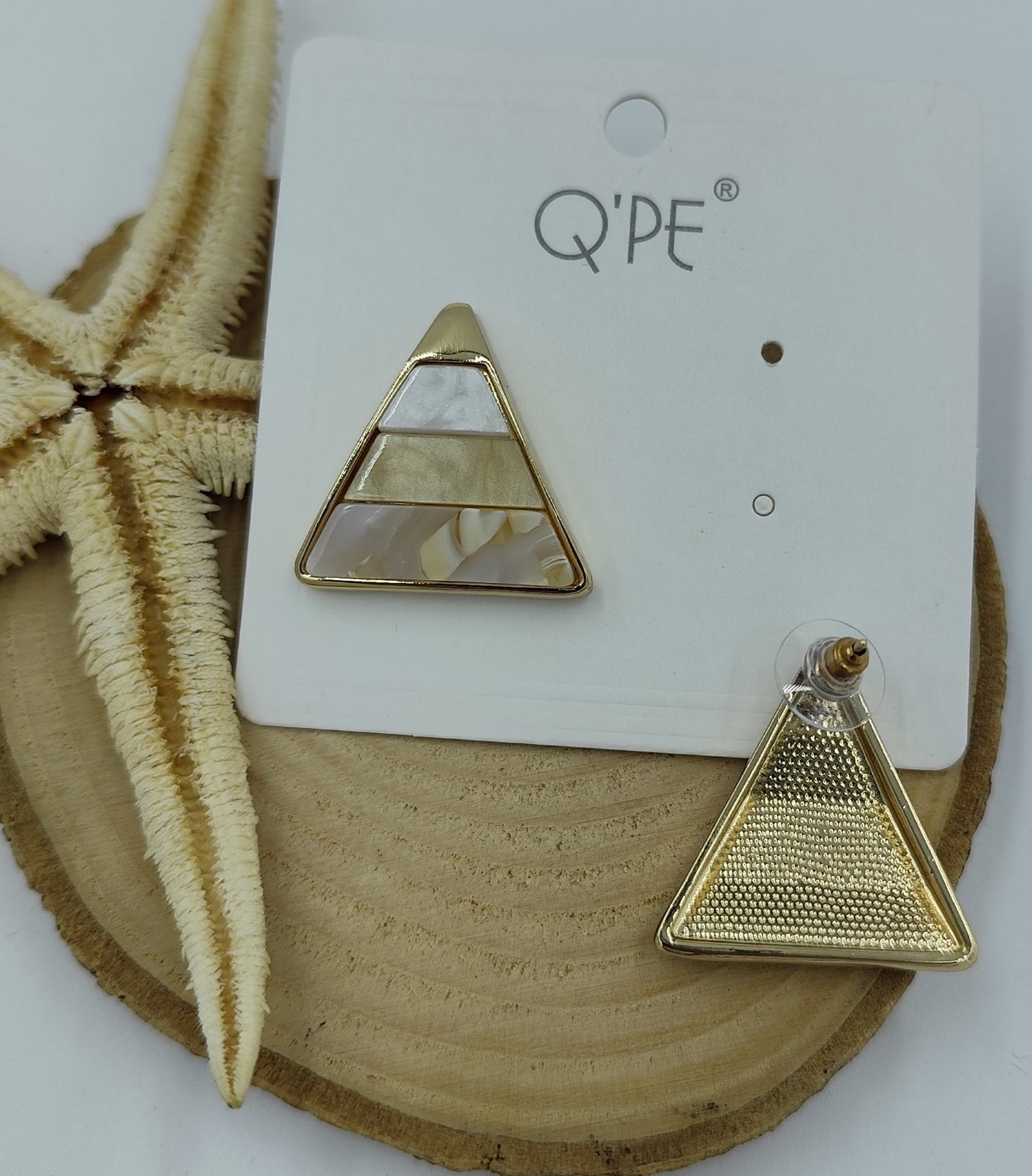 Krem Renkli Üçgen Gold Küpe