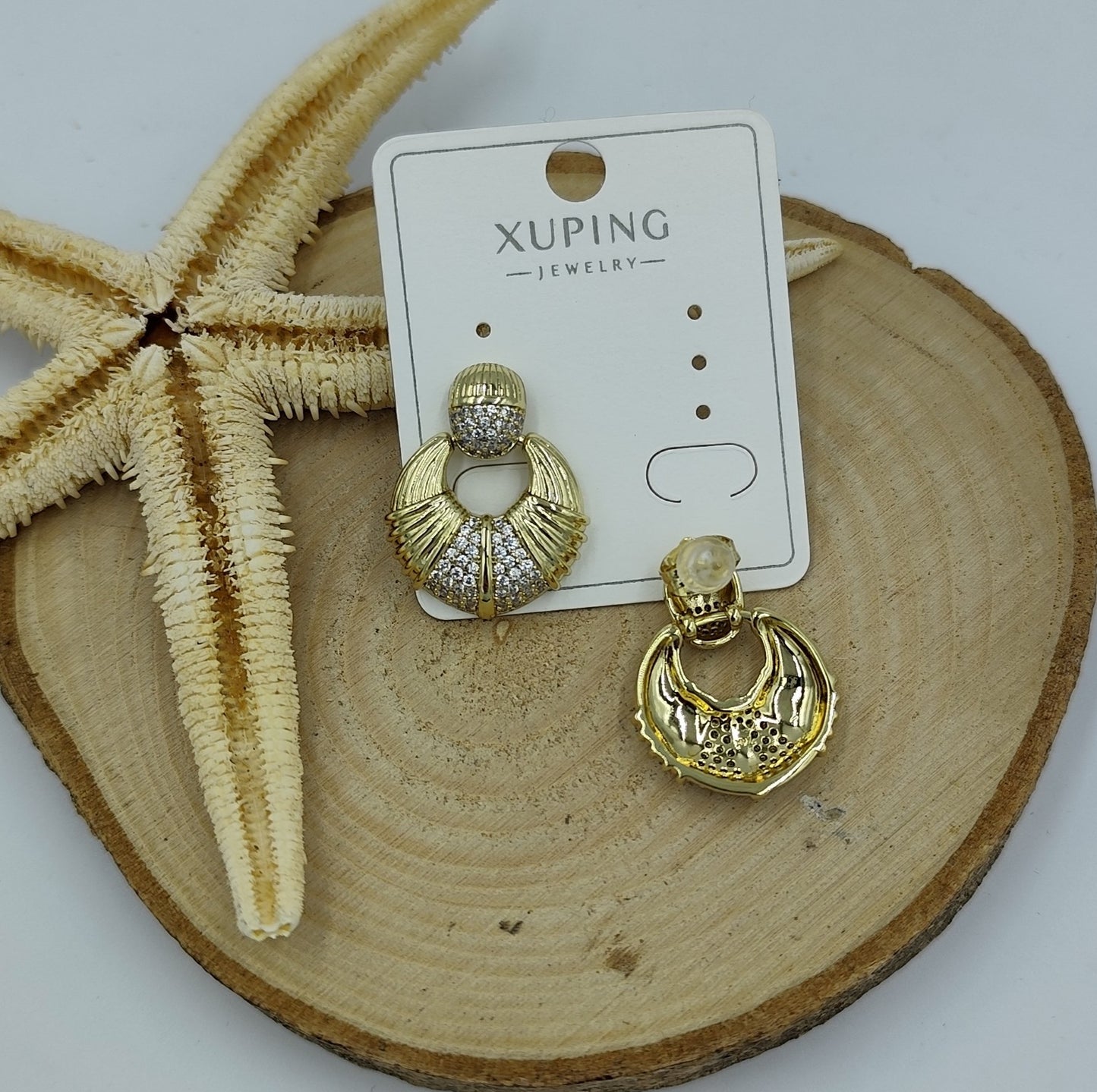 14 K Taş Detaylı Küpe