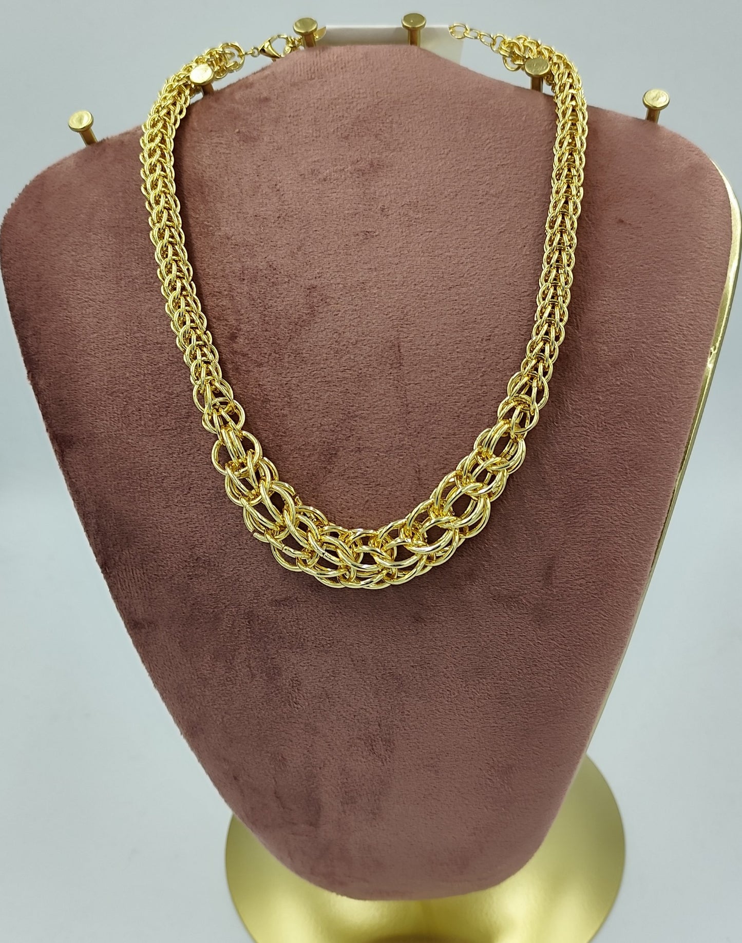 İç İçe Geçmiş Halkalardan Oluşan Gold Kolye