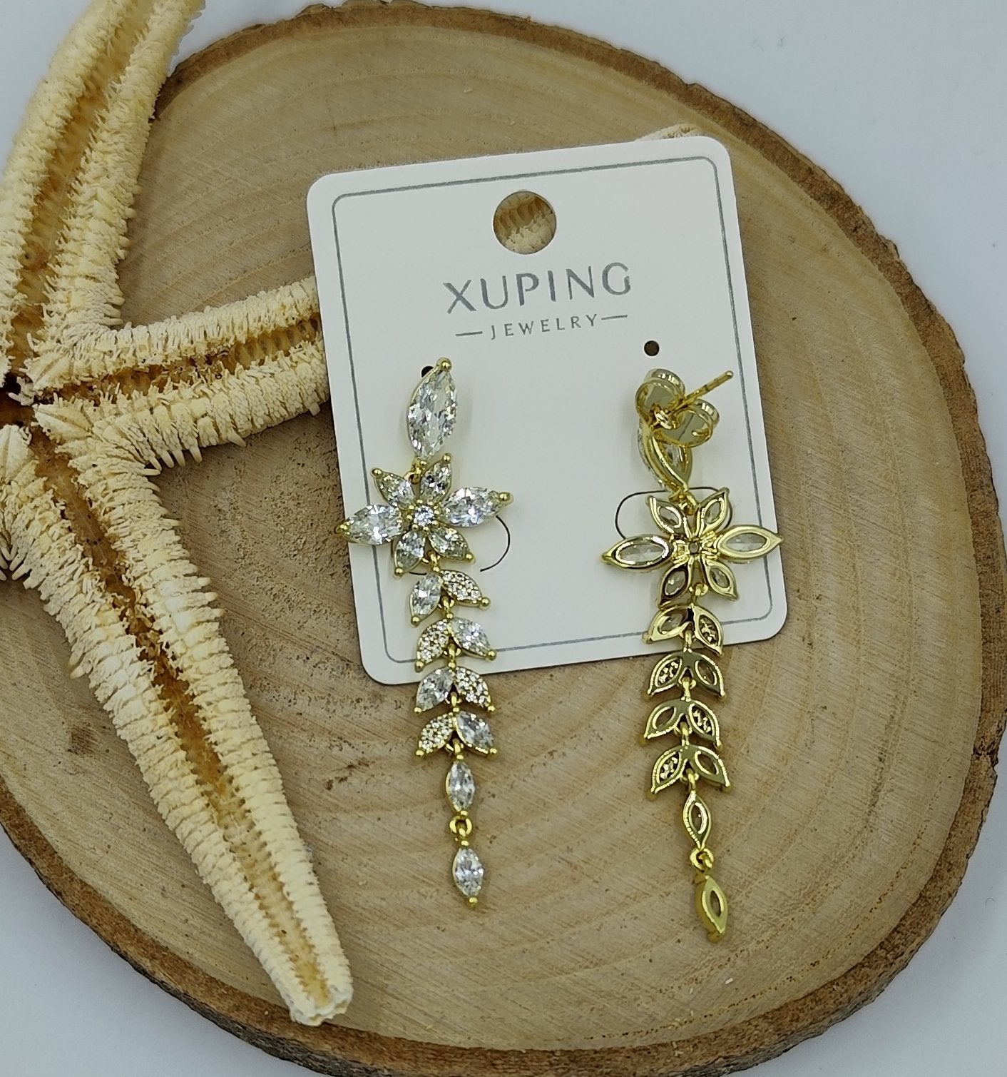 14 K Taş Detaylı Sallantılı Küpe