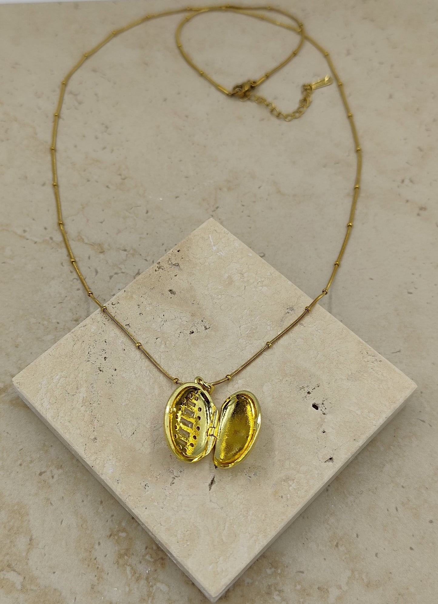 Taş Detaylı Açılabilir Çelik Kolye Gold
