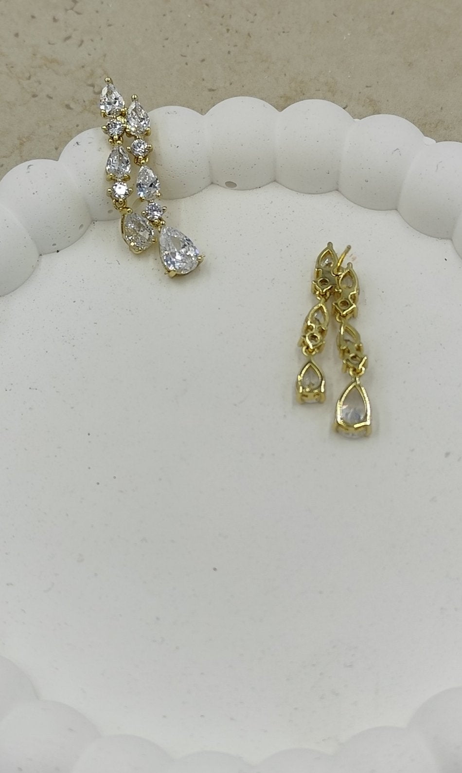 14 K Taş Detaylı Sallantılı Küpe Xuping