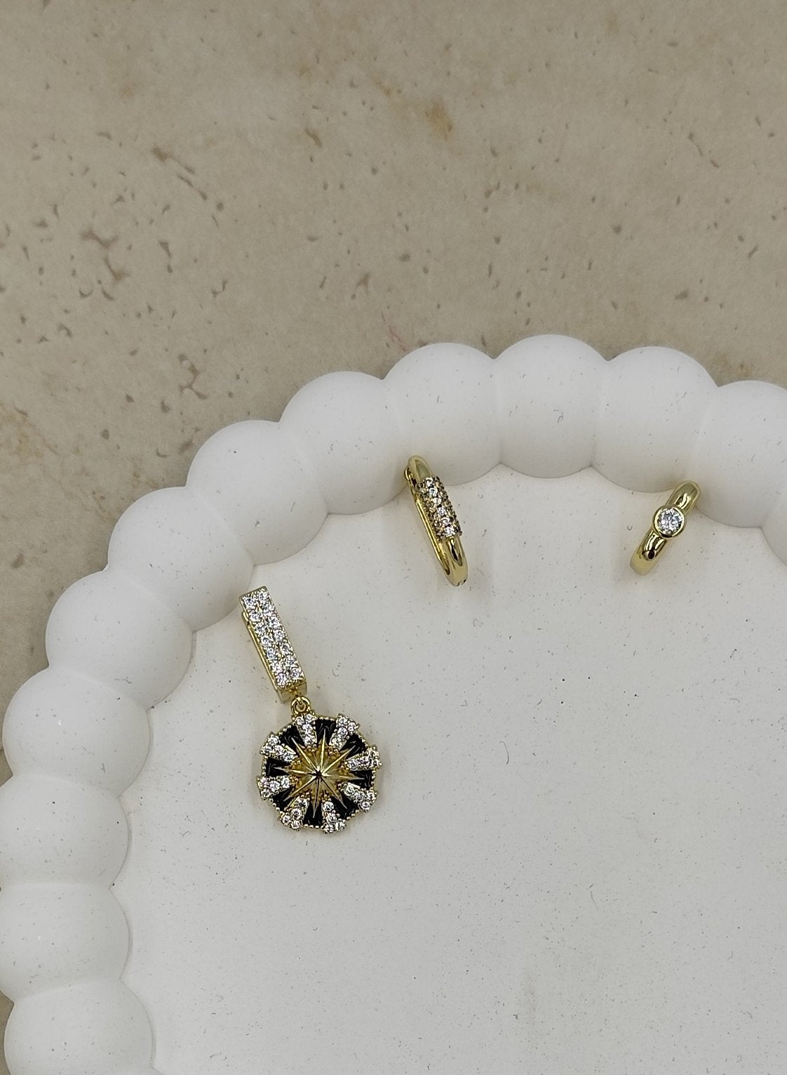14 K Taş Detaylı 3'lü Küpe