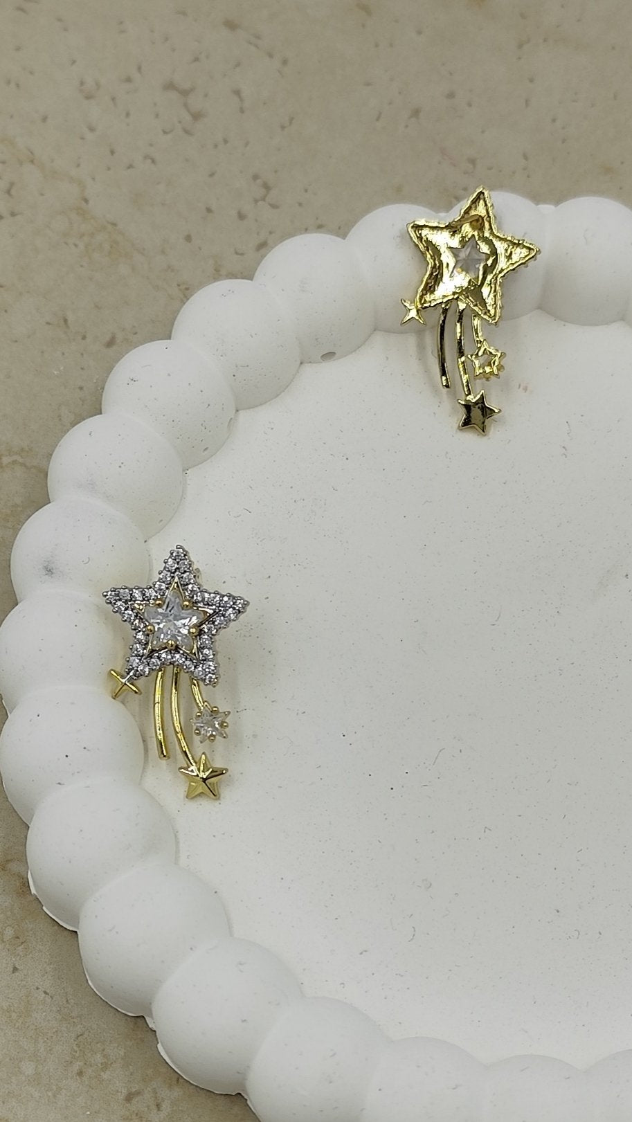 Taş Detaylı Kuyrulu Yıldız Küpe Gold