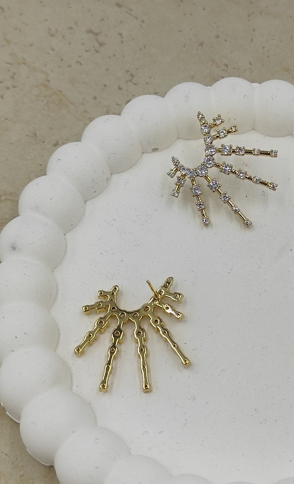 Taş Detaylı Gold Küpe