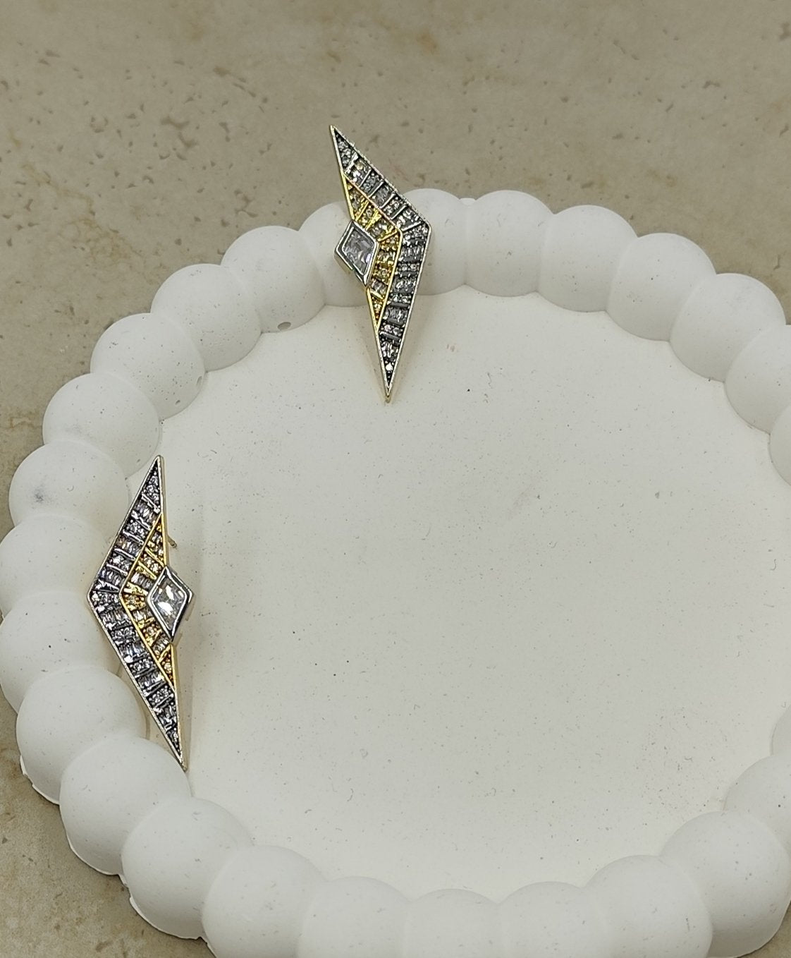 Taş Detaylı Geometrik Küpe Gold