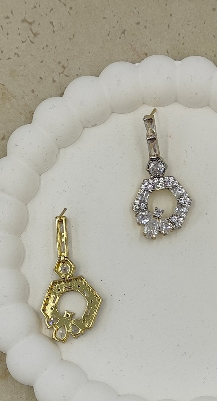 Taş Detaylı Gold Küpe