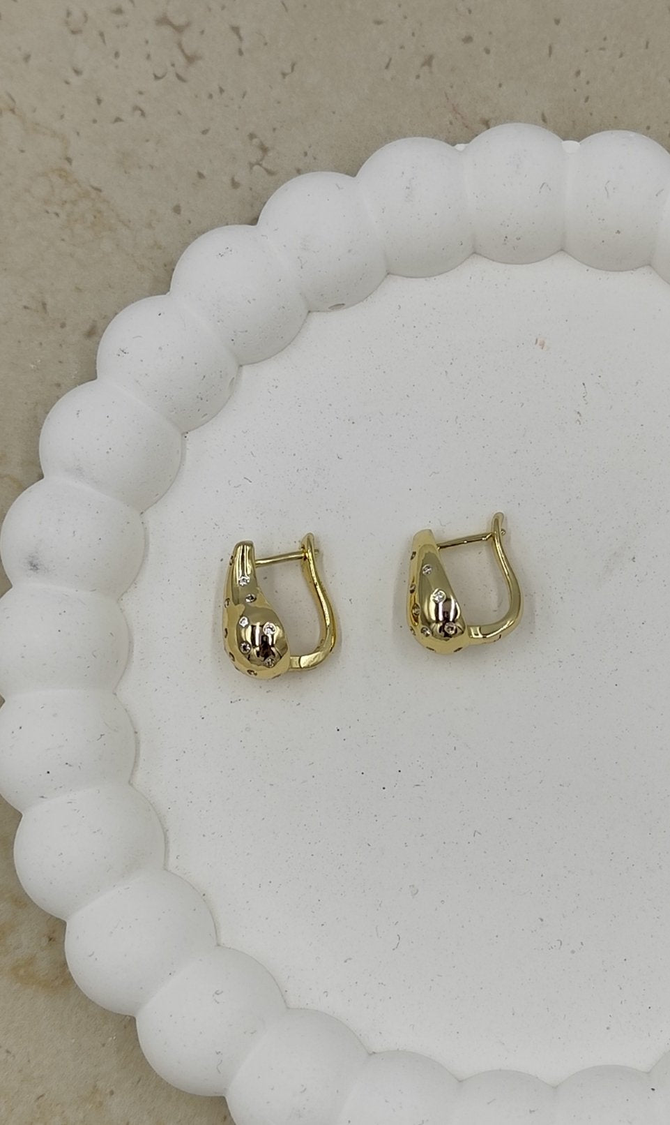 Taş Detaylı Su Damlası Küpe