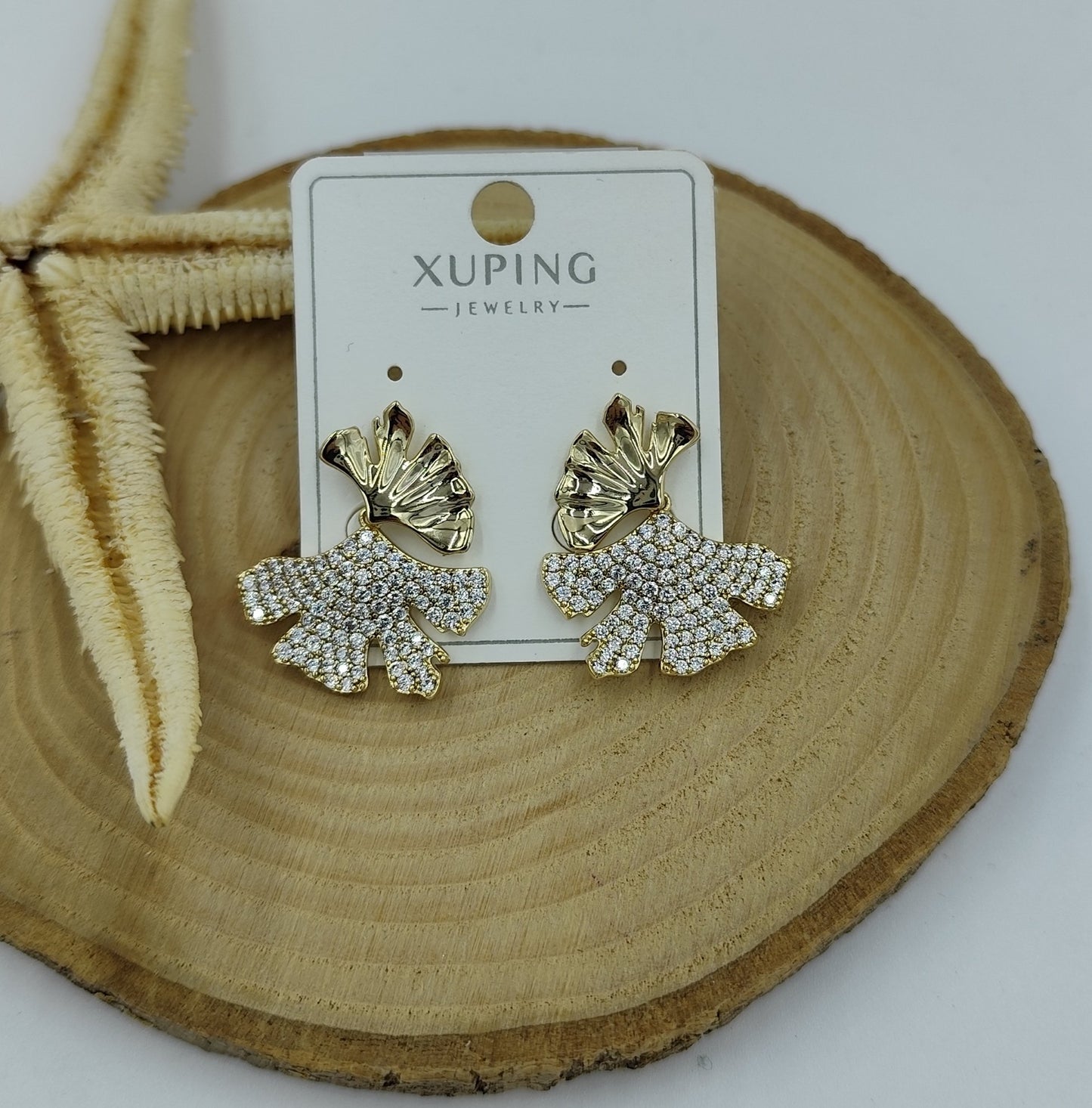 14 K Taş Detaylı Küpe