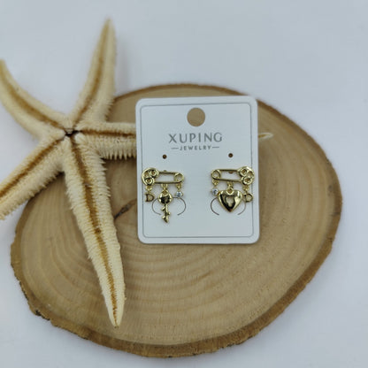14 K Taş ve Harf Detaylı Küpe