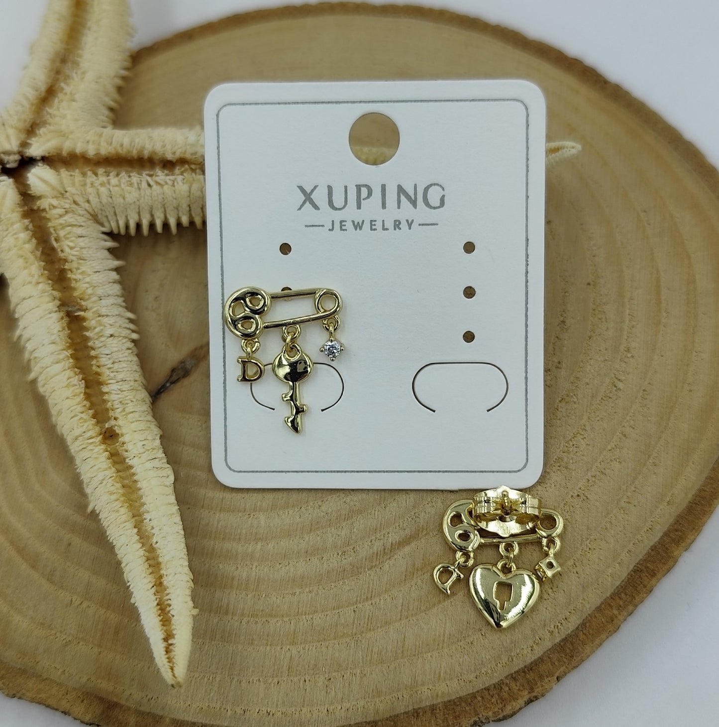 14 K Taş ve Harf Detaylı Küpe