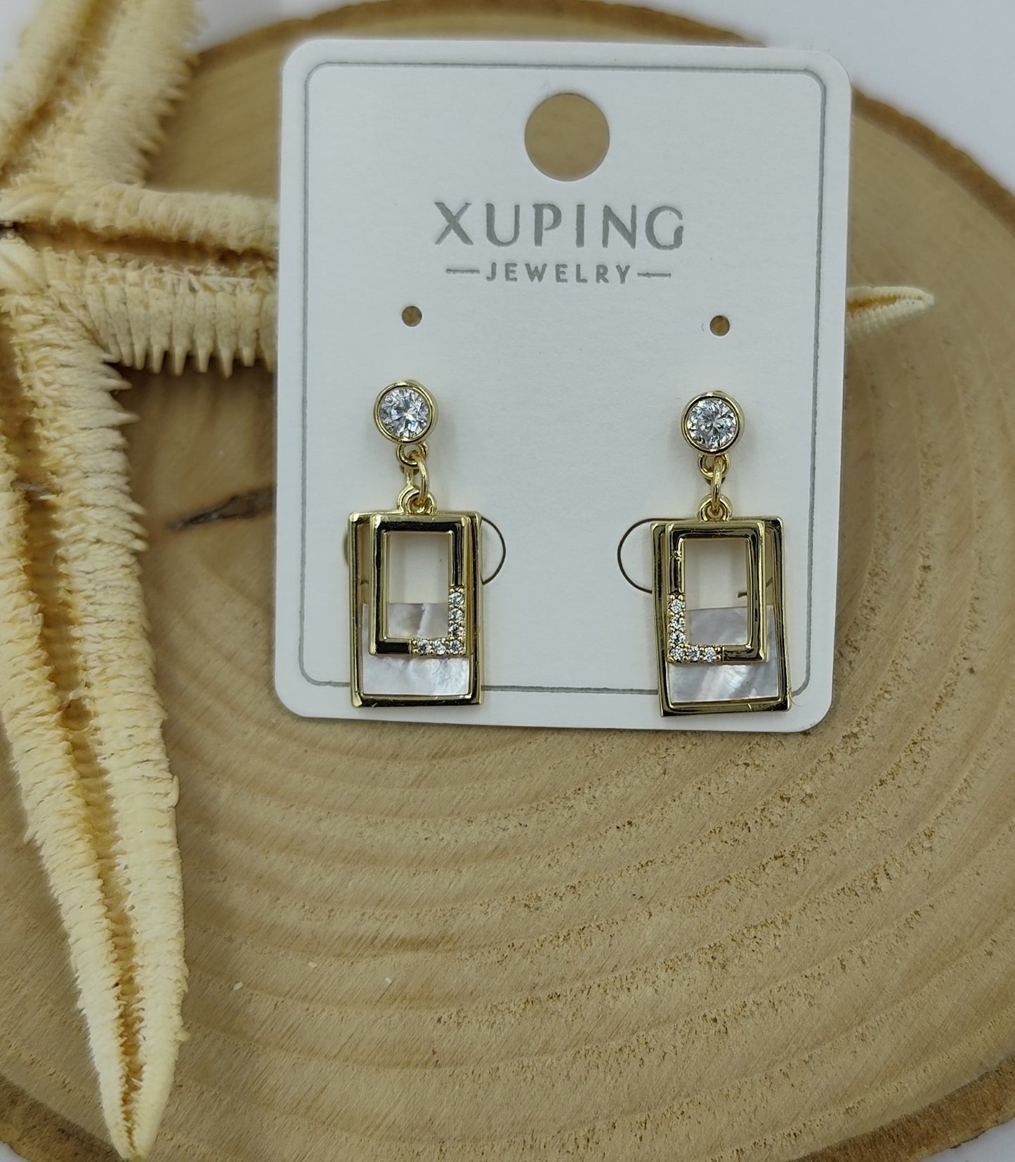 14 K Taş Detaylı Minik Kare Küpe