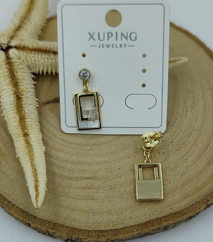 14 K Taş Detaylı Minik Kare Küpe