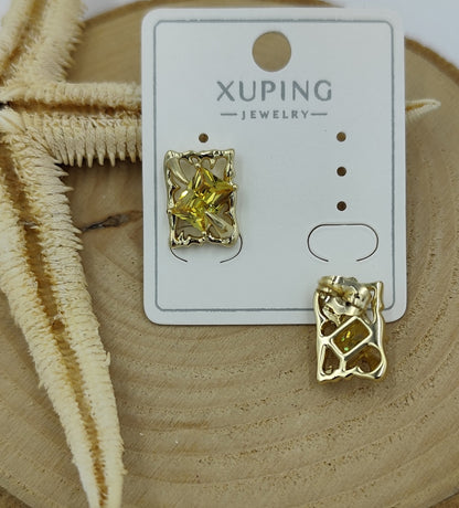 14 K Sarı Taş Detaylı Kare Küpe