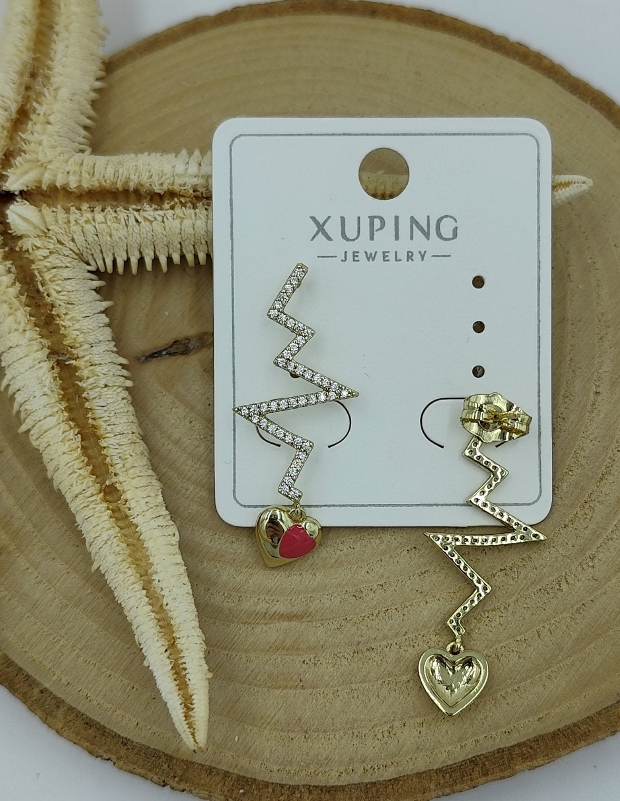 14 K Taş ve Kalp Detaylı Zigzag Küpe