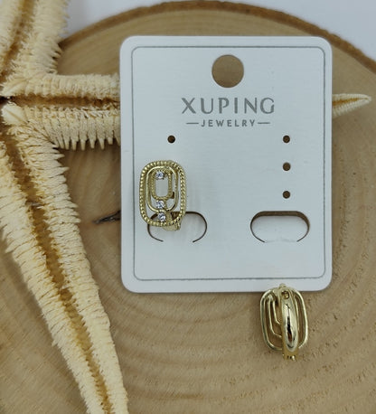 14 K Taş Detaylı Küçük Kare Küpe