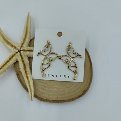 Taş ve İnci Detaylı Kelebek Küpe