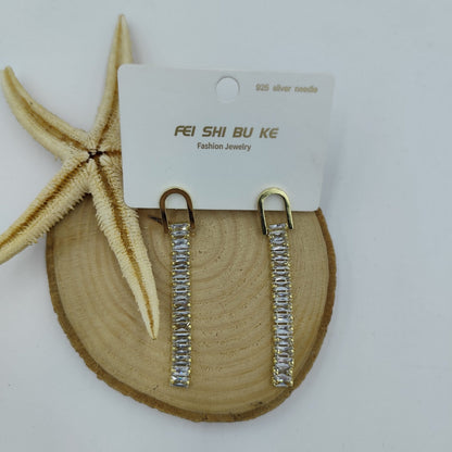Taş Detaylı Gold Küpe