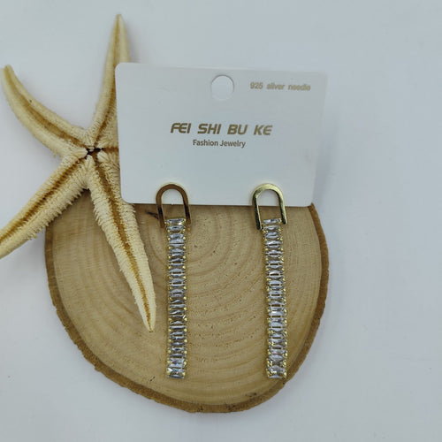 Taş Detaylı Gold Küpe