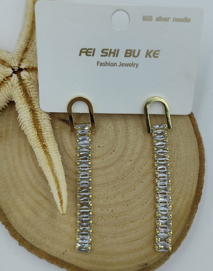 Taş Detaylı Gold Küpe