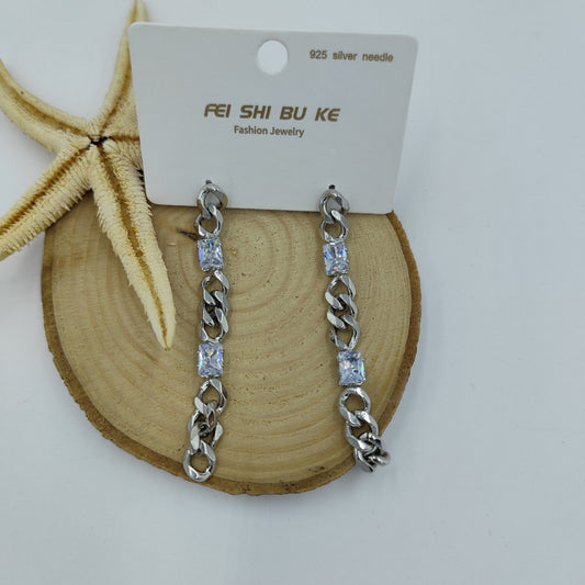 Taş Detaylı Küpe