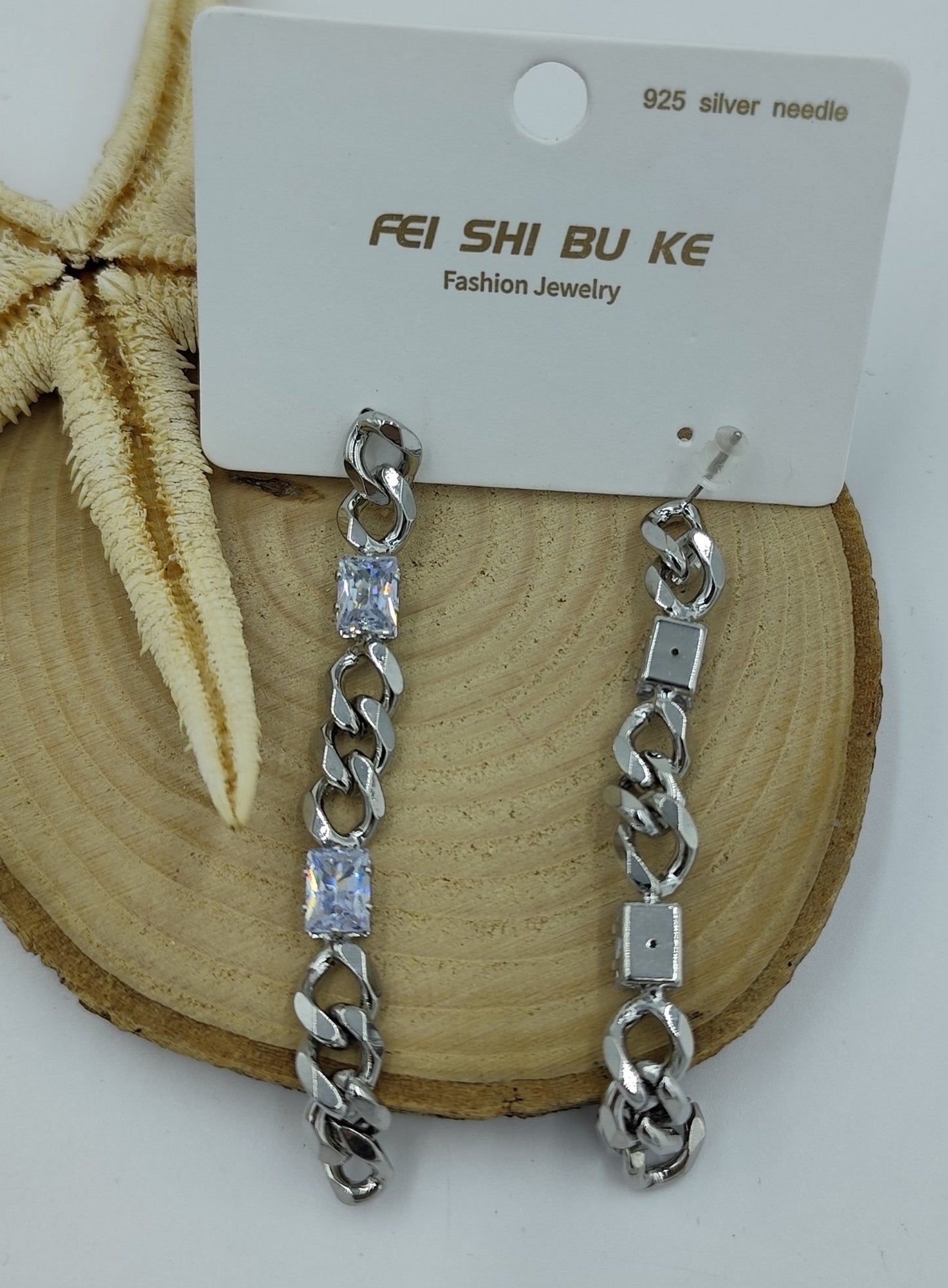 Taş Detaylı Küpe