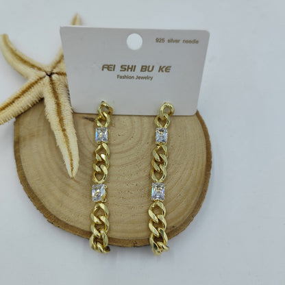 Taş Detaylı Gold Küpe
