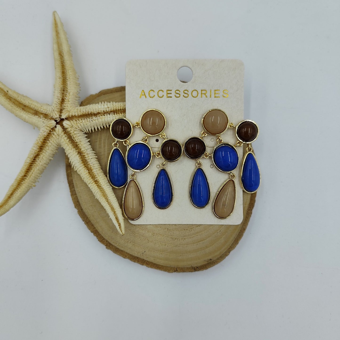 Renkli Boncuklardan Süslenmiş Gold Küpe