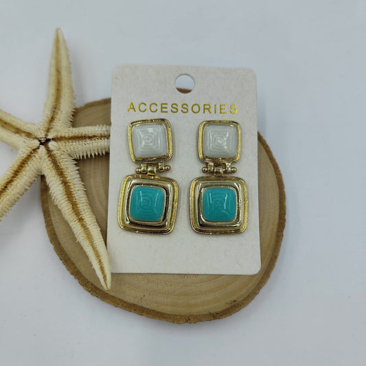 Yeşil ve Beyaz Renkte Gold Küpe