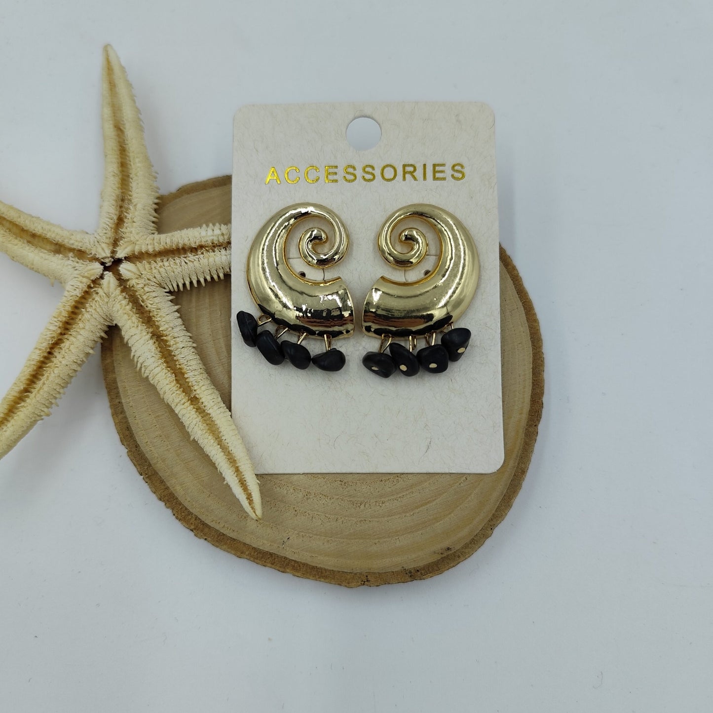 Siyah Boncuklu Spiral Gold Küpe