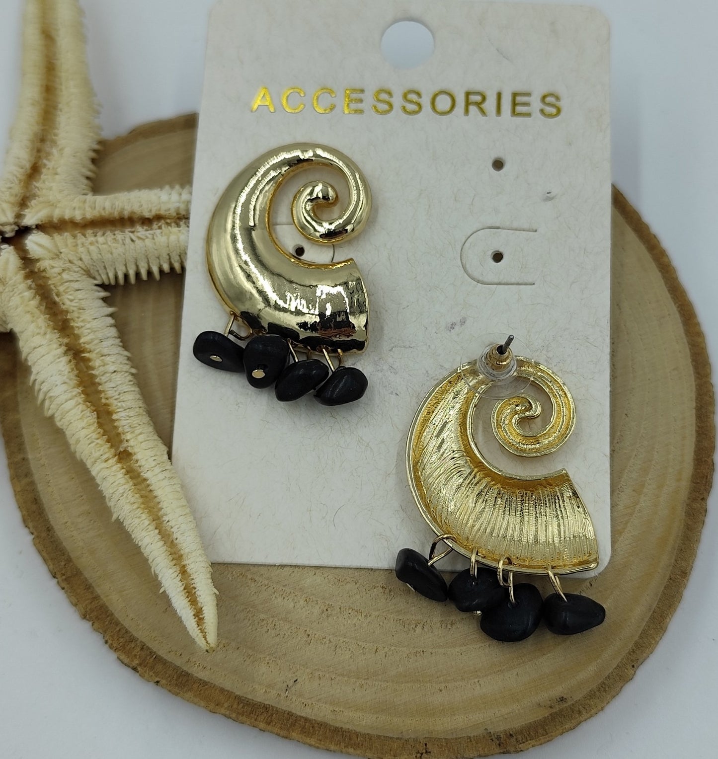 Siyah Boncuklu Spiral Gold Küpe