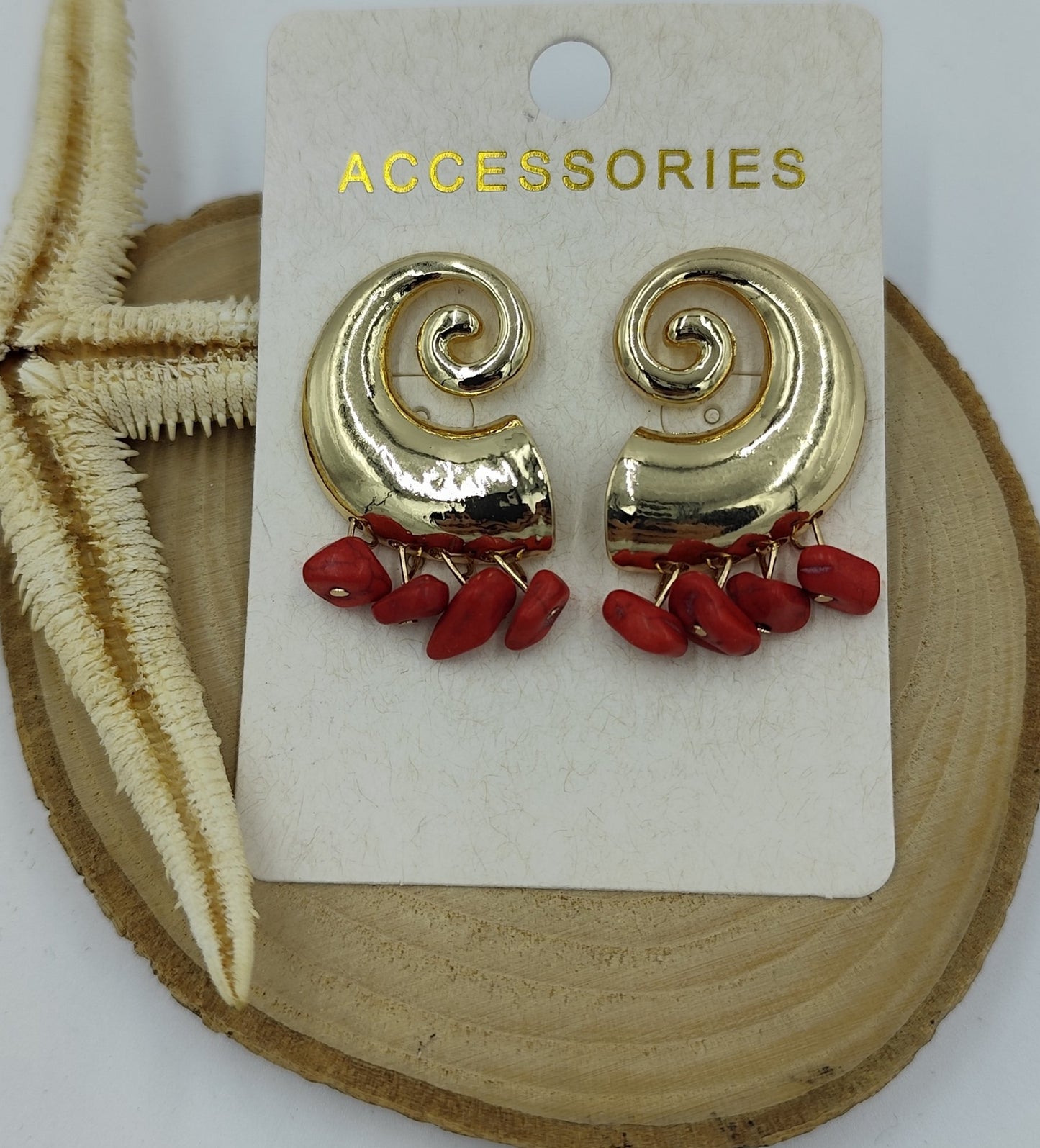 Kırmızı Boncuklu Spiral Gold Küpe
