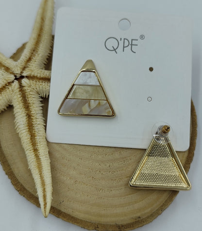 Krem Renkli Üçgen Gold Küpe