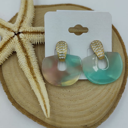 Taş Detaylı Geometrik Gold Küpe