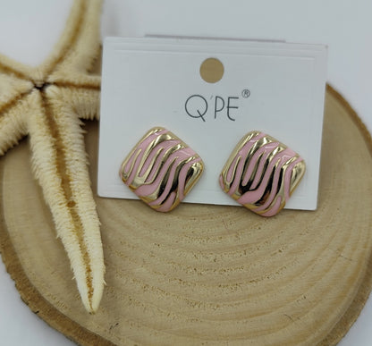 Pembe ve Gold Detaylı Küpe