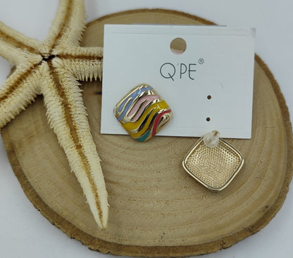 Renkli ve Gold Detaylı Küçük Kare Küpe