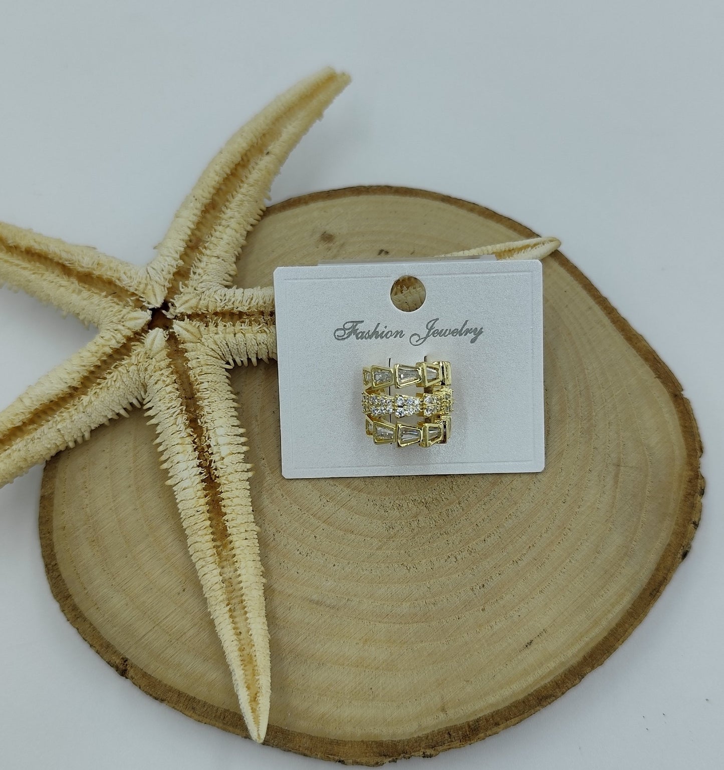 Taş Detaylı Gold Kıkırdak Küpe