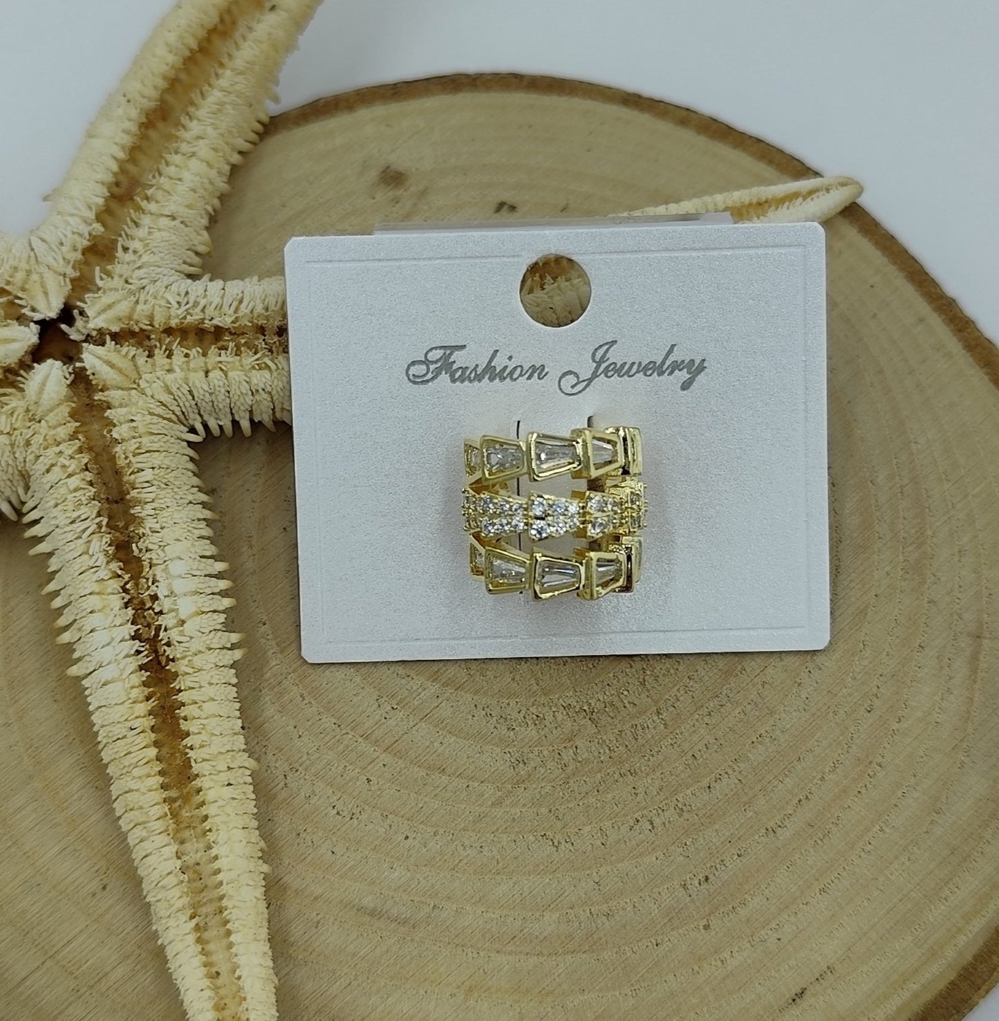 Taş Detaylı Gold Kıkırdak Küpe