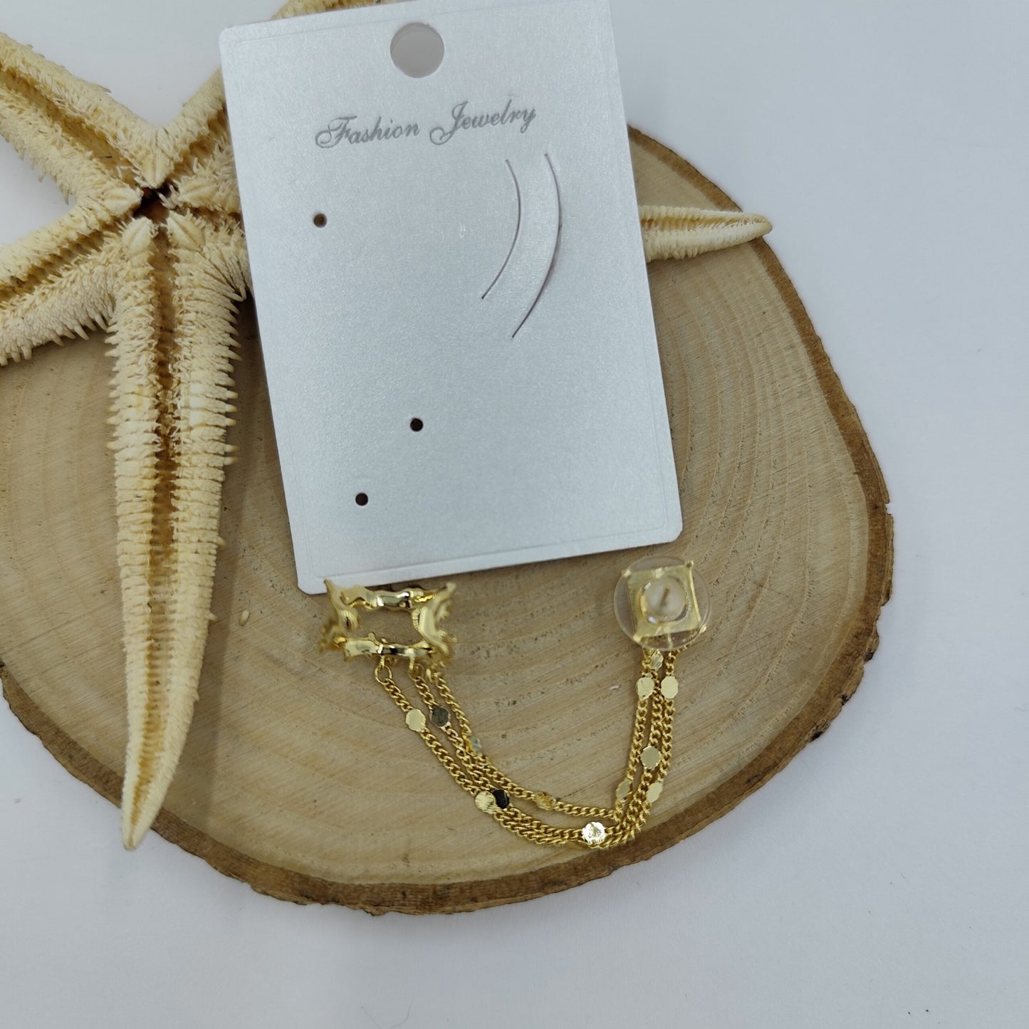 Taş ve Zincir Detaylı Kıkırdak Küpe Gold