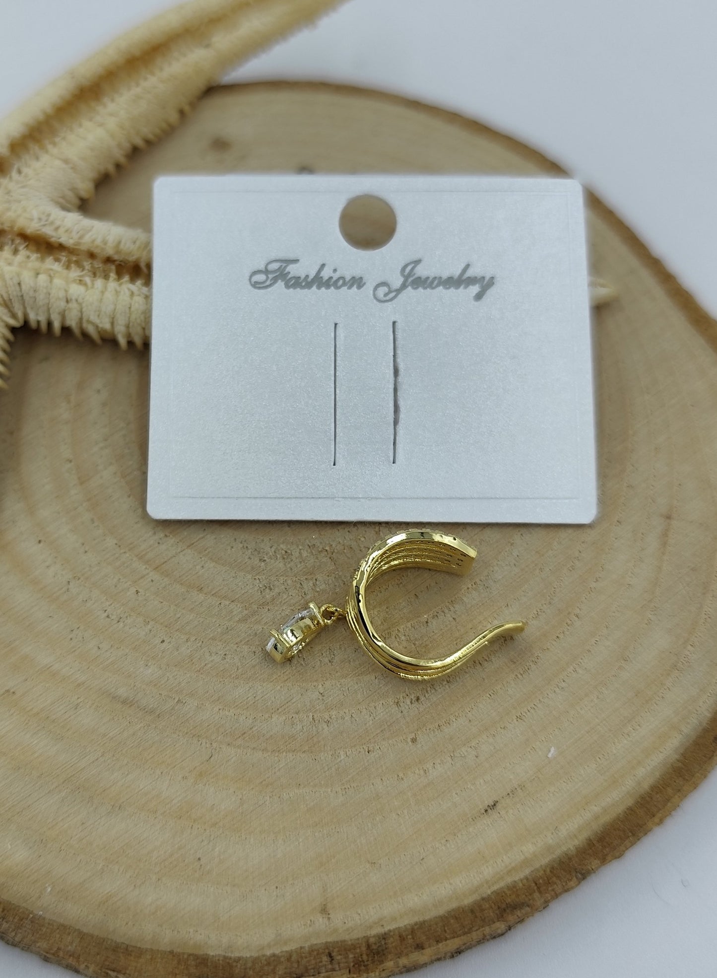 Taş Detaylı Gold Kıkırdak Küpe