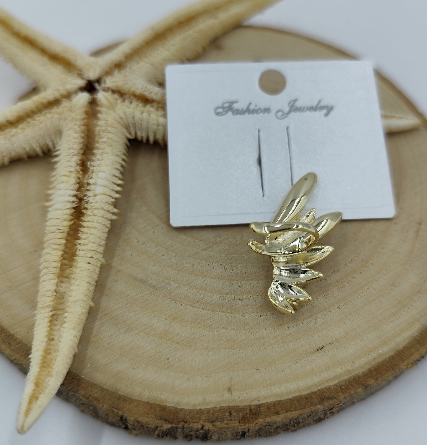 Taş Detaylı Gold Kıkırdak Küpe