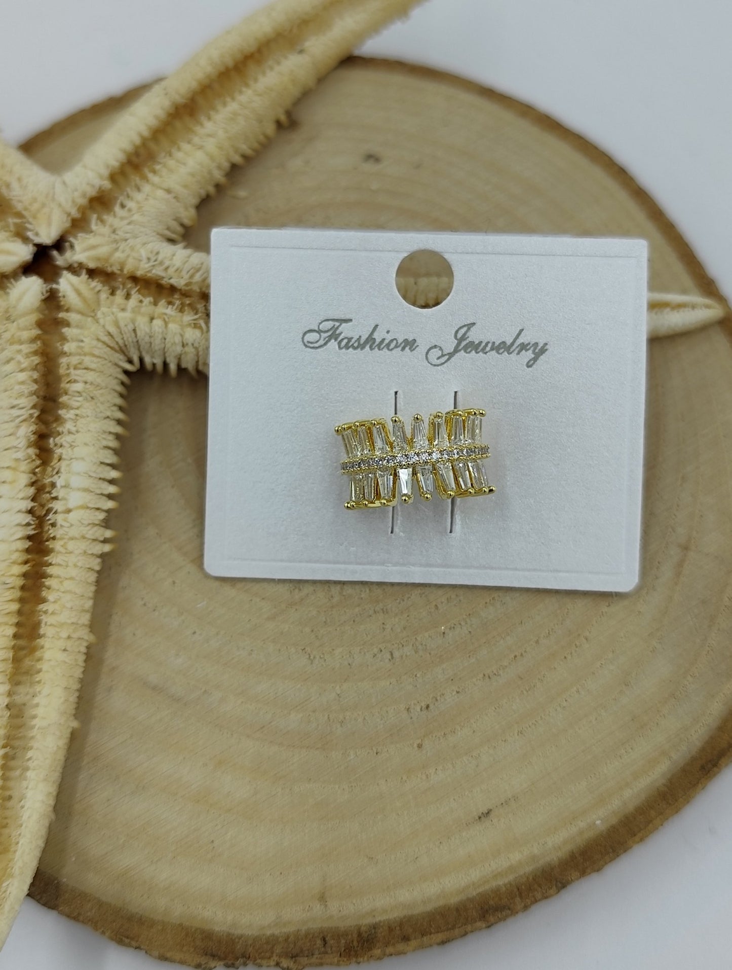 Taş Detaylı Gold Kıkırdak Küpe