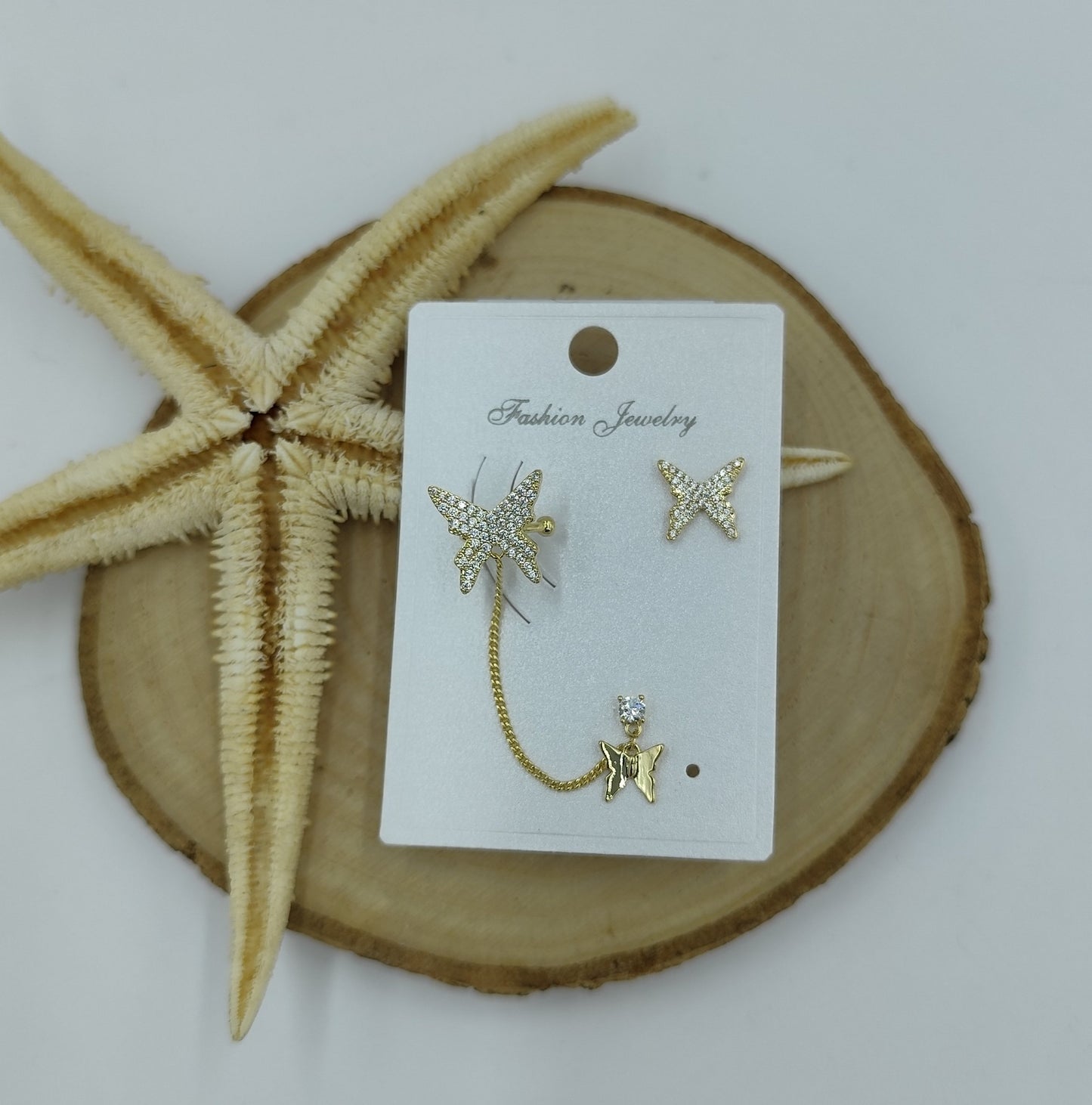 Taş Detaylı Kelebek Gold Kıkırdak Küpe