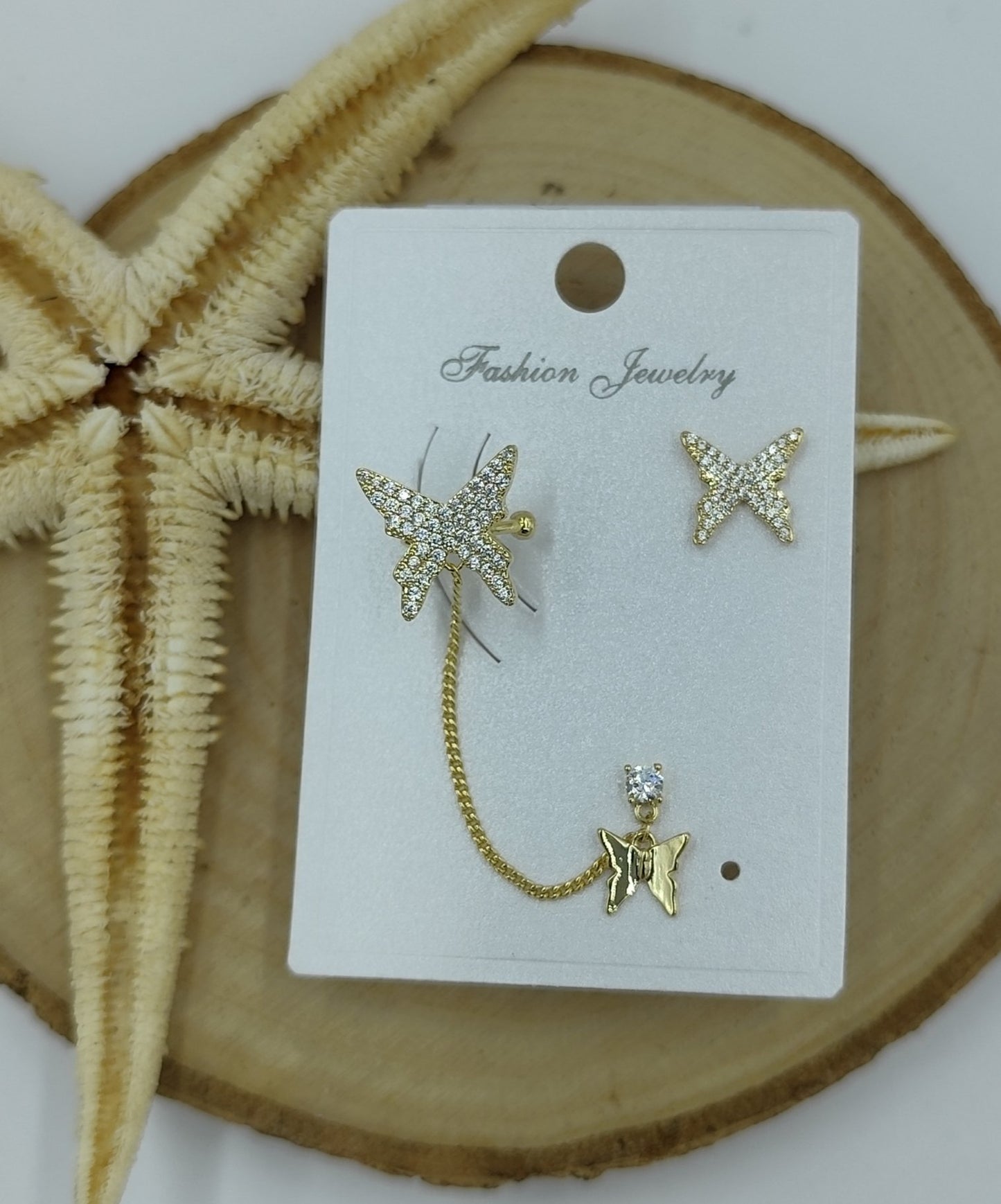 Taş Detaylı Kelebek Gold Kıkırdak Küpe