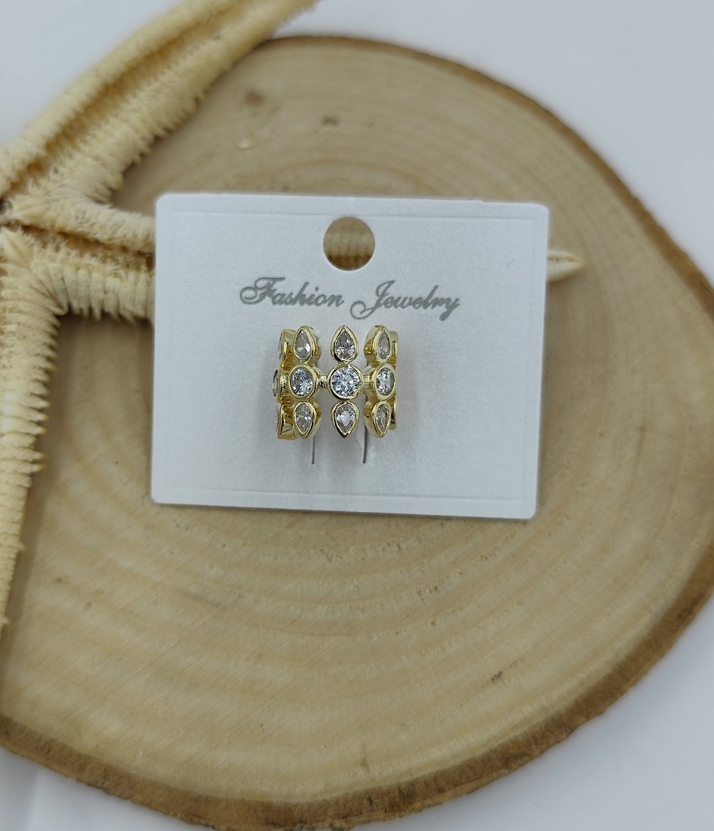 Taş Detaylı Gold Kıkırdak Küpe