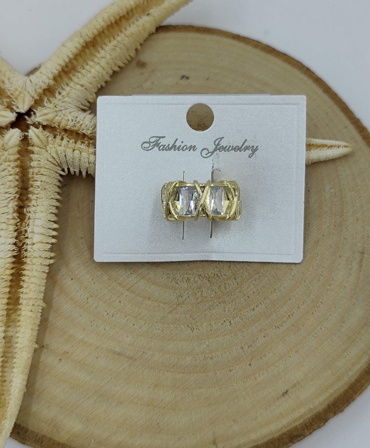 Taş Detaylı Gold Kıkırdak Küpe