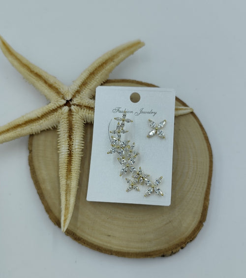 Taş Detaylı Gold Çiçek Kıkırdak Küpe