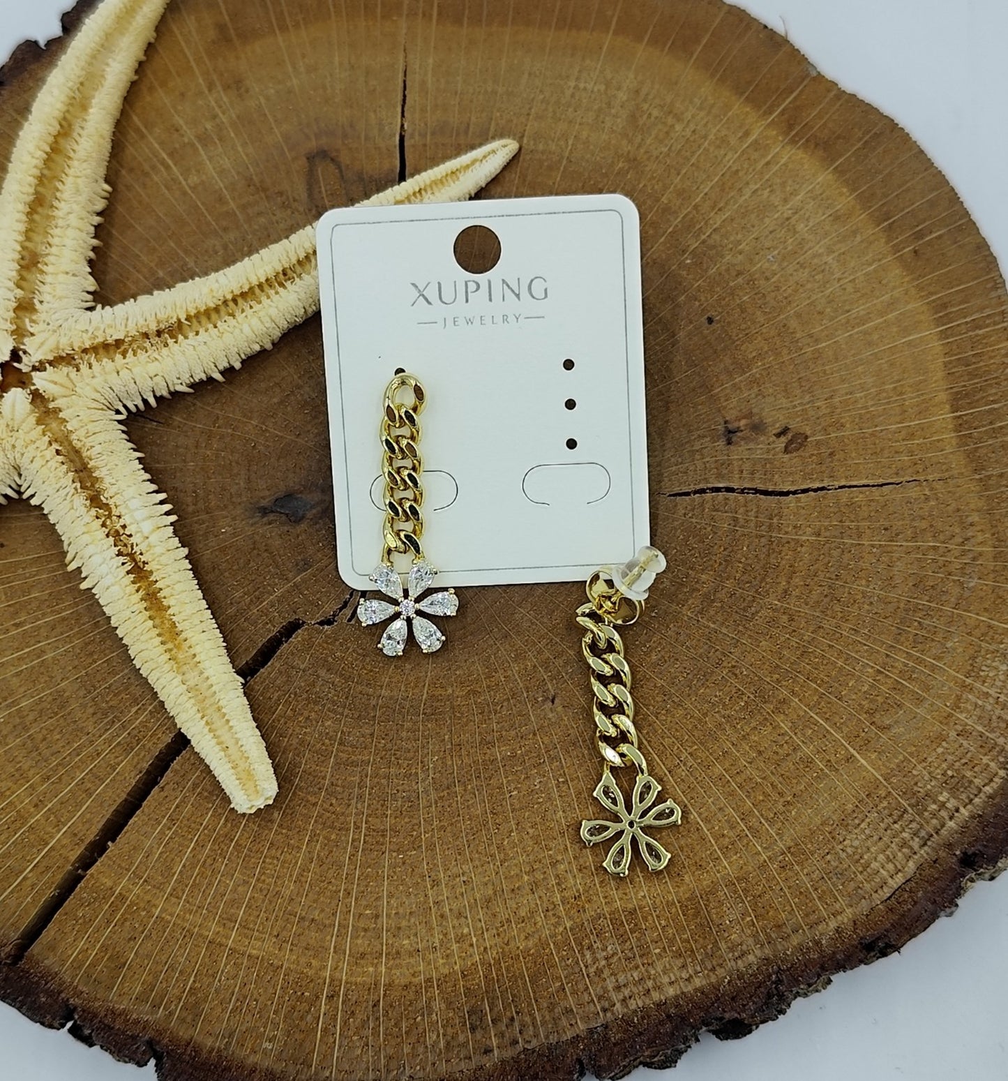 14 K Taş Detaylı Çiçek Küpe