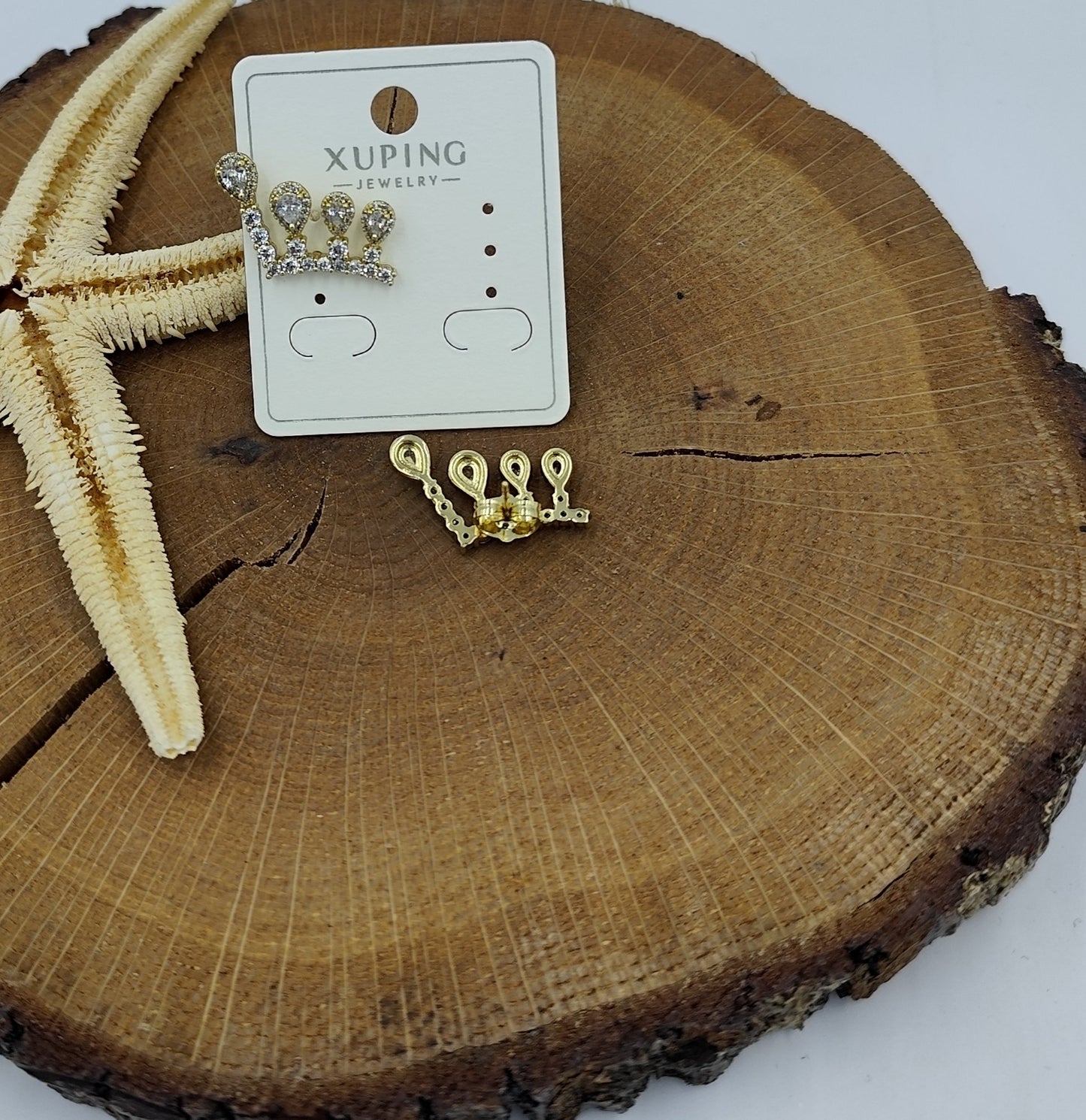 14 K Taş Detaylı Taç Figürlü Küpe